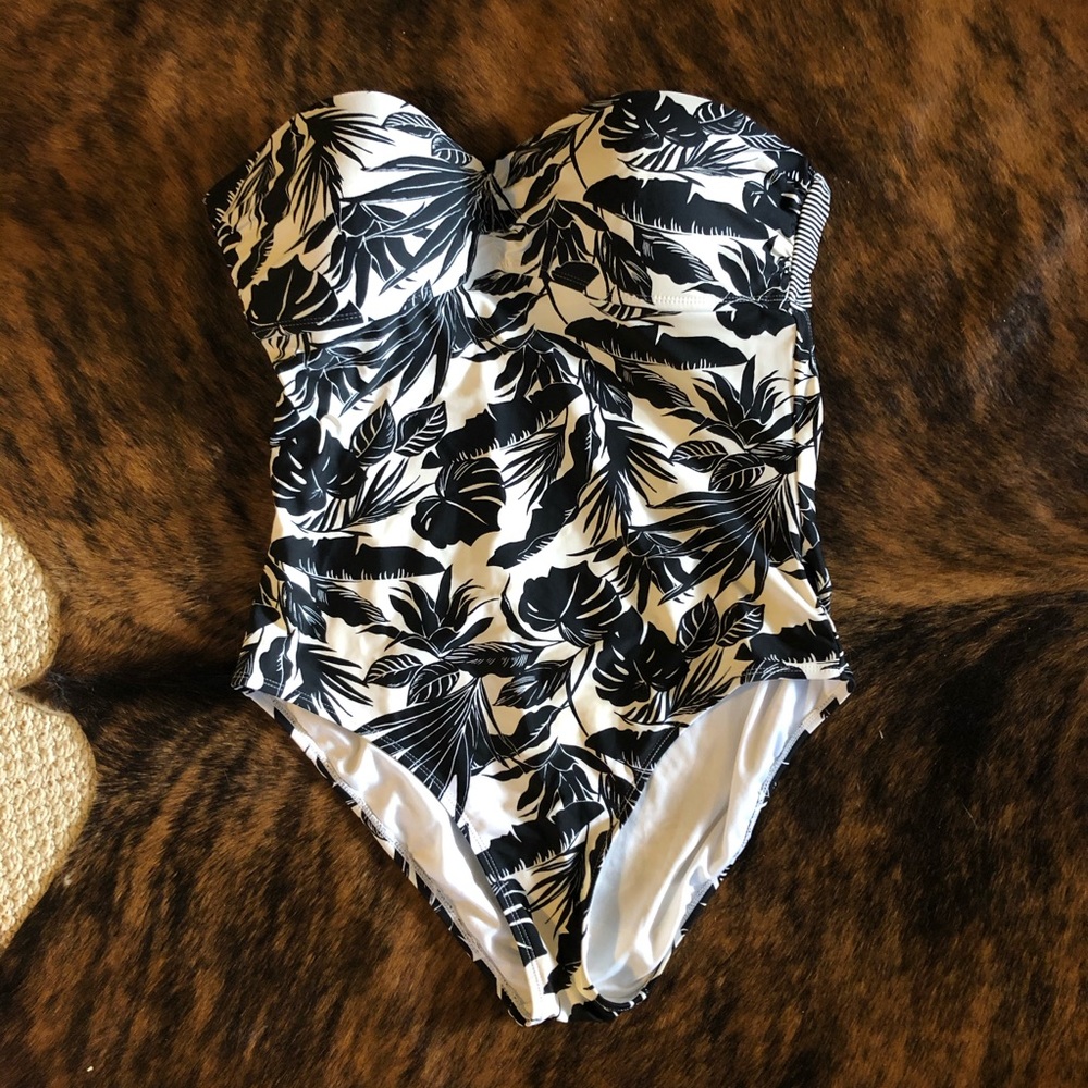 Old Navy Black and White One Piece Swimsuit